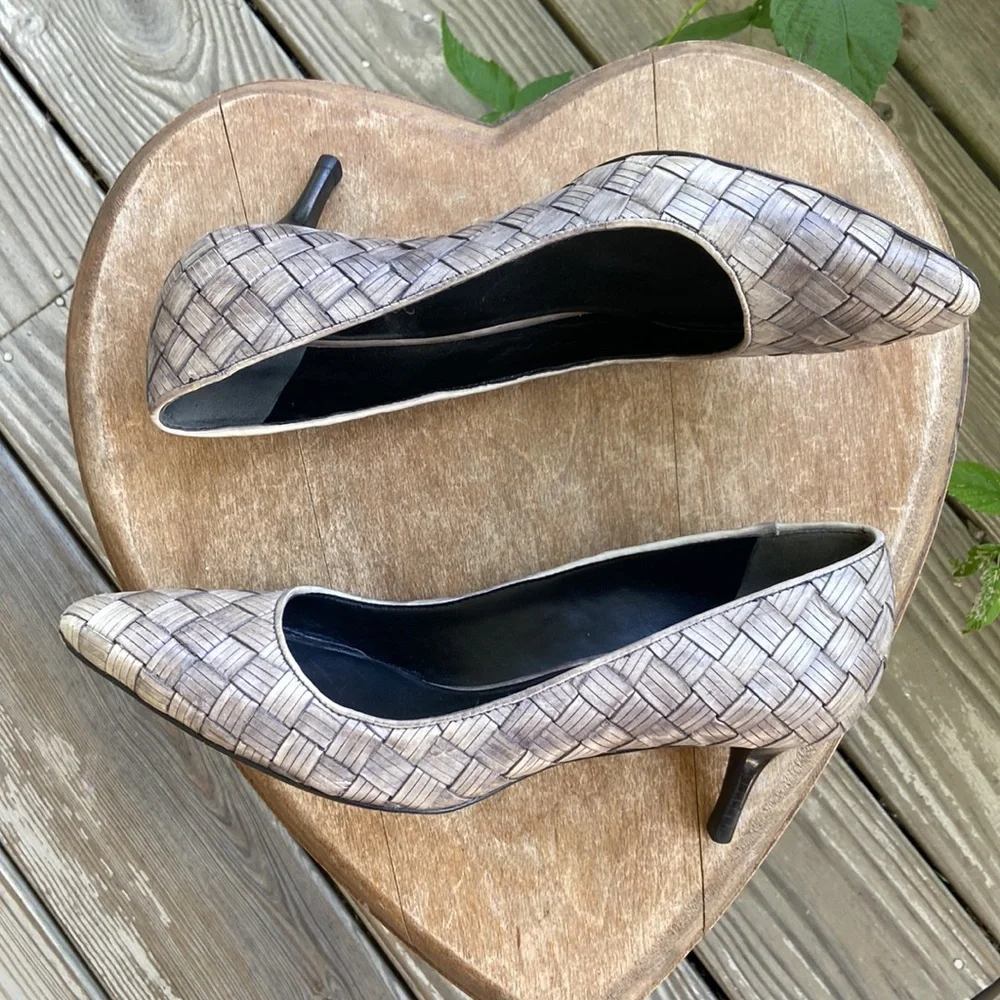 Vintage Cole Haan Nike Air Light Grey Woven Leather Kitten Heels Women's Size 8 - Picture 4 of 9